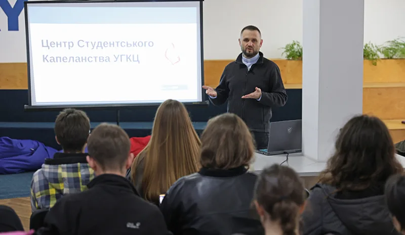 «Бути поруч і творити безпечний простір»: зустріч зі студентським капеланом о. Юрком Остапюком